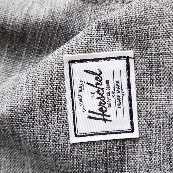 Herschel Heritage Shoulder bag in Raven Crosshatch/Back - Picture 5 of 9